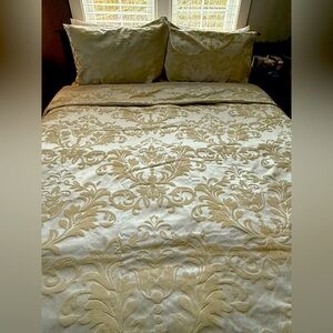 EUC- Tahari  Full/Queen 3 PC Duvet Set.